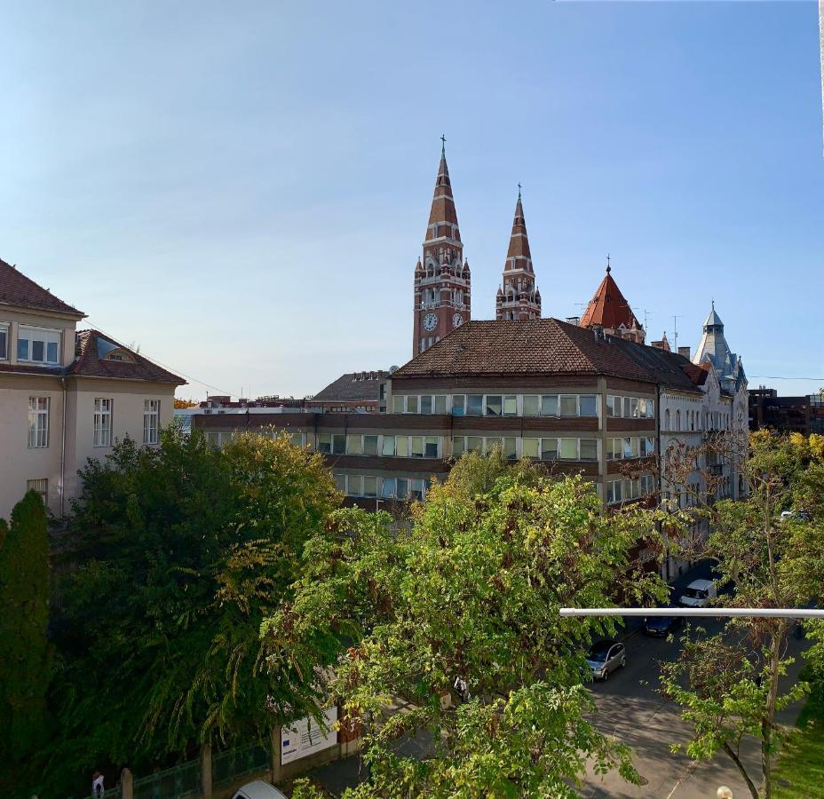 Cozy Apartment In The City Centre Next To Dom Square Szeged Bagian luar foto