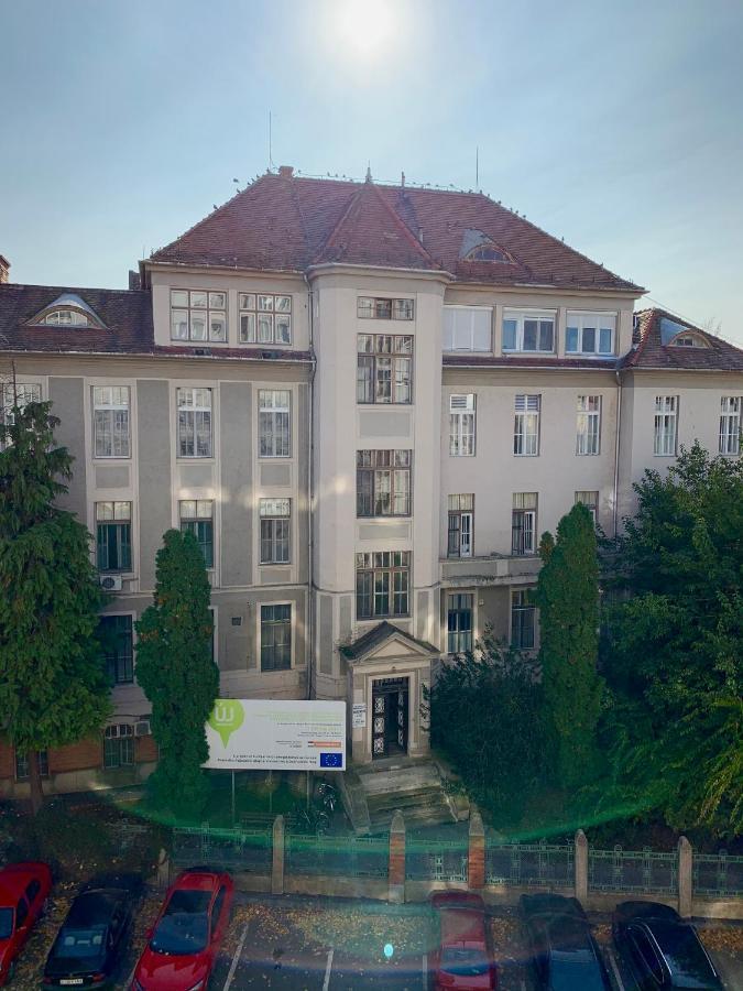 Cozy Apartment In The City Centre Next To Dom Square Szeged Bagian luar foto