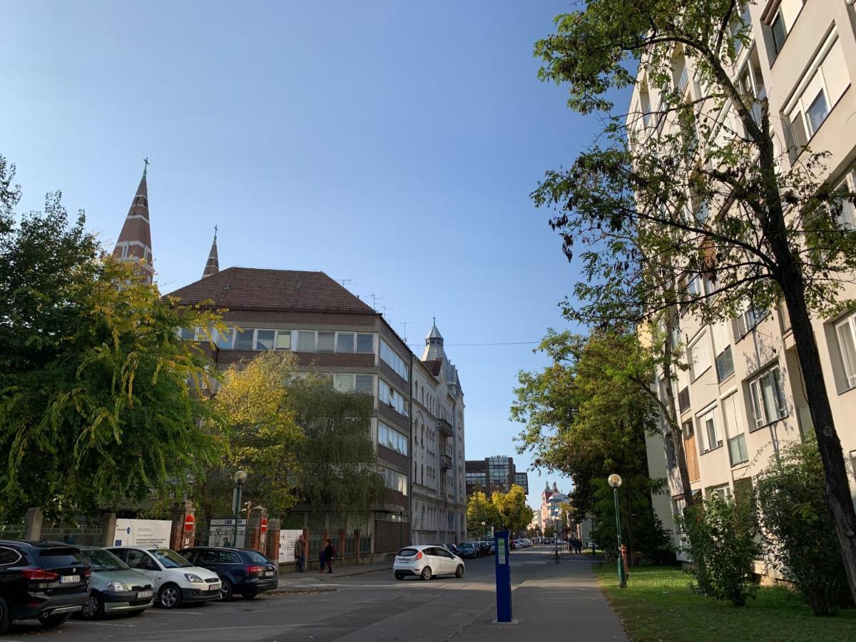 Cozy Apartment In The City Centre Next To Dom Square Szeged Bagian luar foto
