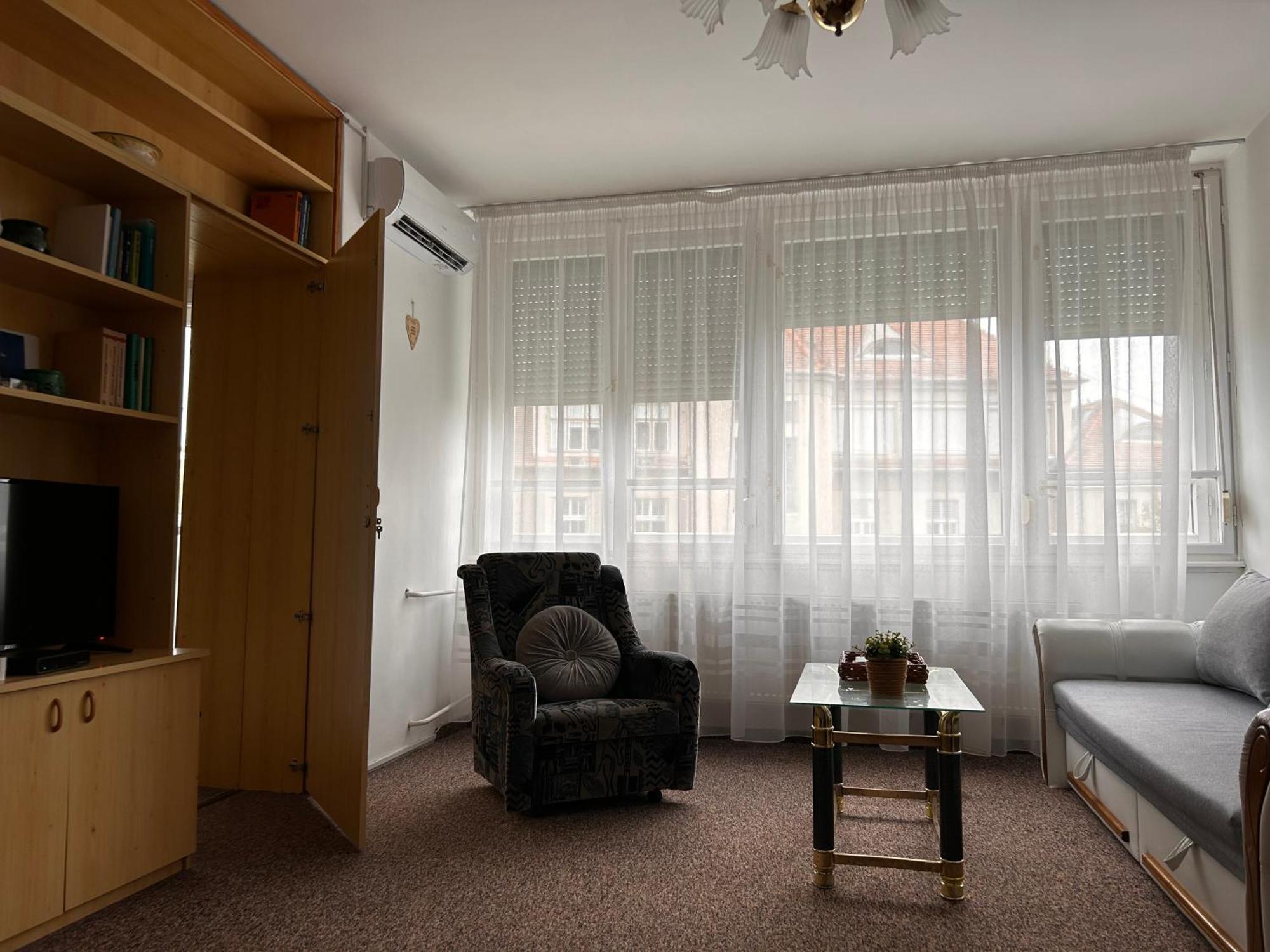 Cozy Apartment In The City Centre Next To Dom Square Szeged Bagian luar foto